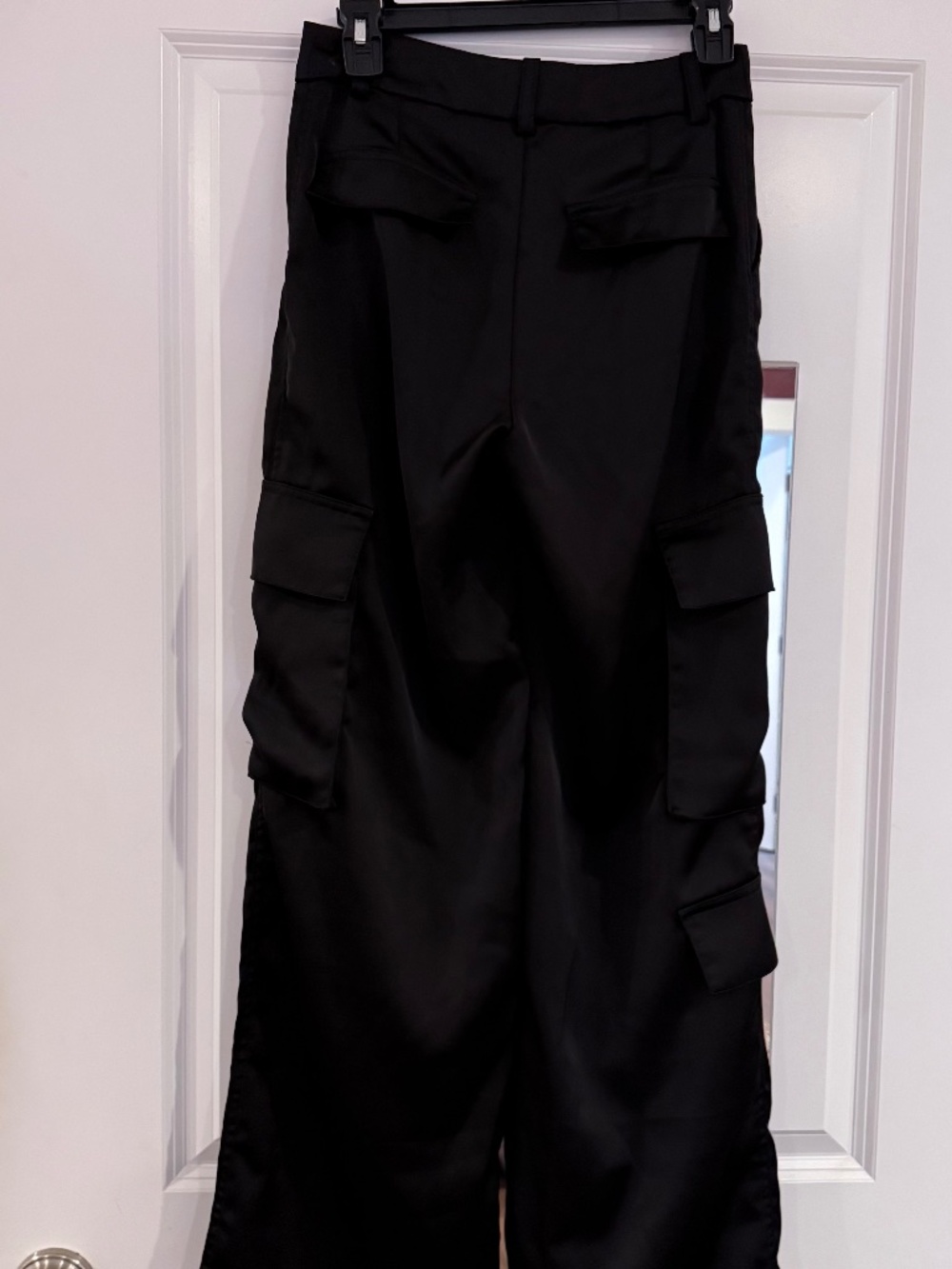 H&M Black satin shiny cargo trouser pants w/ pockets womens US size 2 EU34